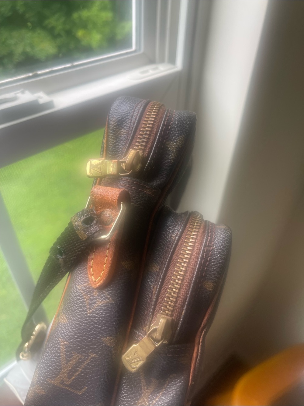 Louis Vuitton Monogram Canvas Messenger Bag in Brown and Tan - Picture 3 of 11